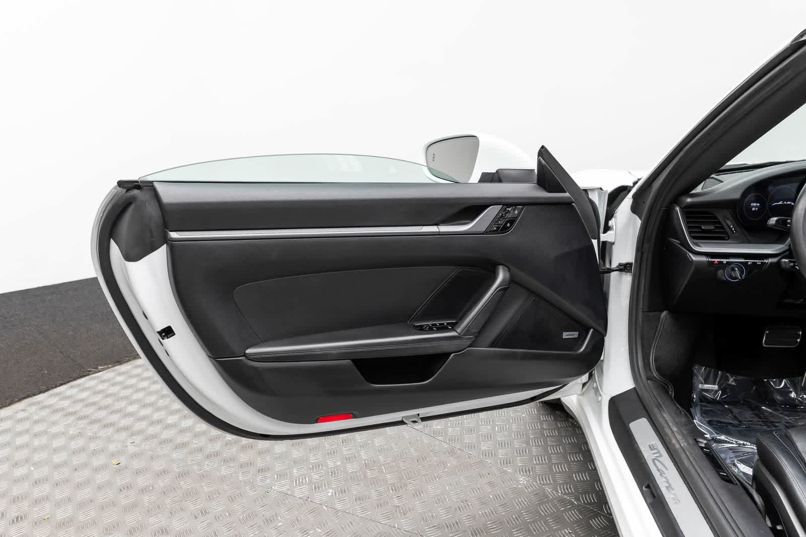 Used 2020 Porsche 911 Carrera RWD image 25