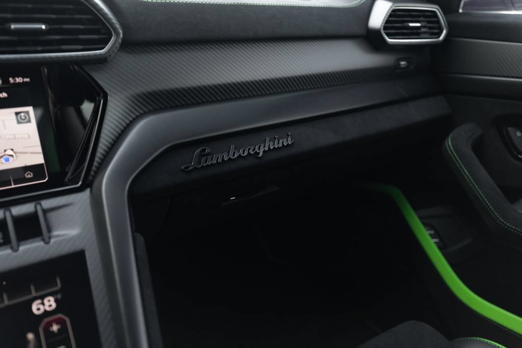 Used 2024 Lamborghini Urus Performante AWD/4WD image 37