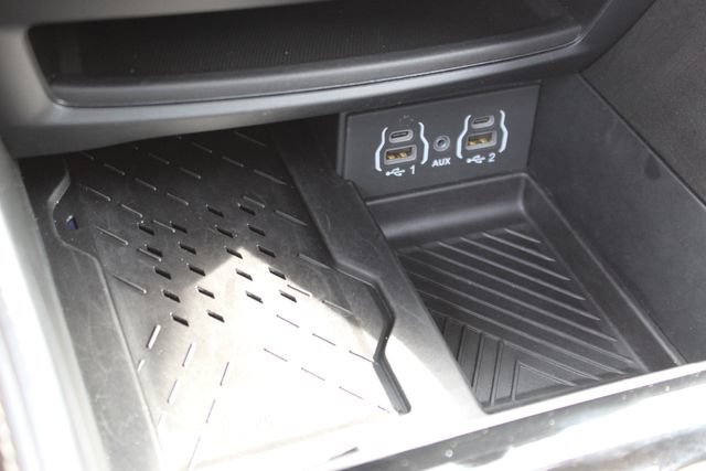 Used 2025 Chrysler Pacifica Limited FWD image 22