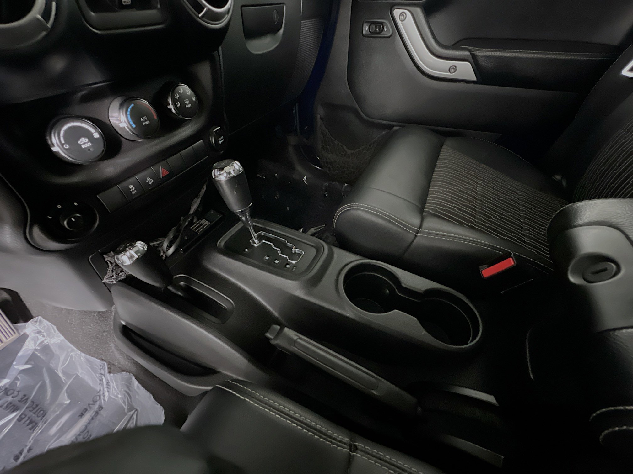 Used 2012 Jeep Wrangler Unlimited Freedom Edition image 25