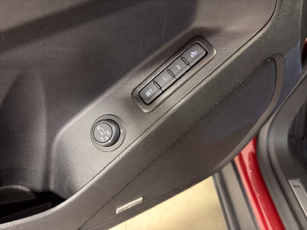 Used 2020 Chevrolet Equinox Premier FWD image 22