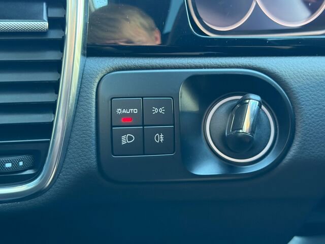 Used 2023 Porsche Cayenne Platinum Edition image 35