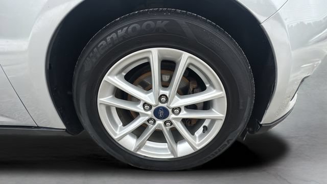 Used 2016 Ford Focus SE w/ SE Cold Weather Package FWD image 32