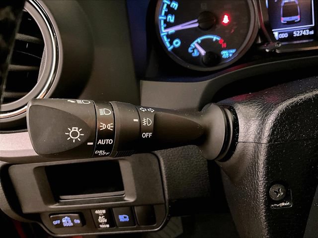 Used 2019 Toyota Tacoma TRD Sport AWD/4WD image 30
