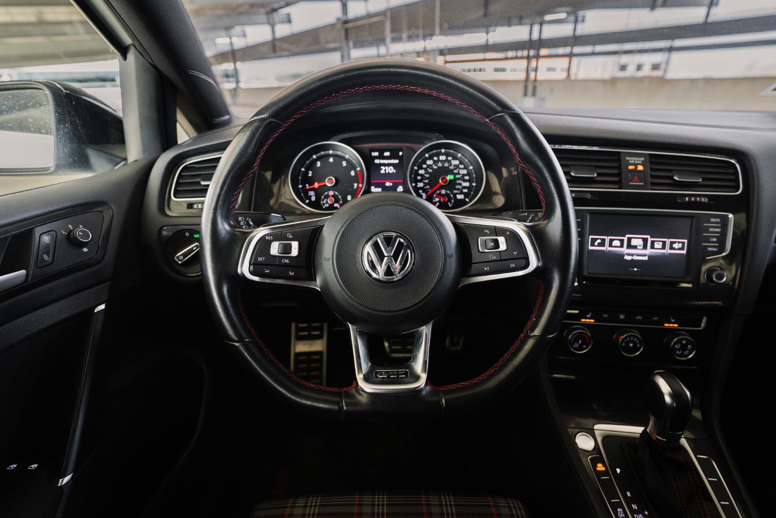 Used 2017 Volkswagen GTI Sport image 28