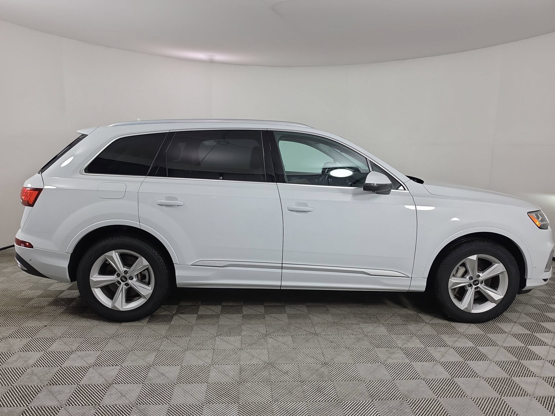 Used 2023 Audi Q7 2.0T Premium Plus w/ Premium Plus Package AWD/4WD image 8