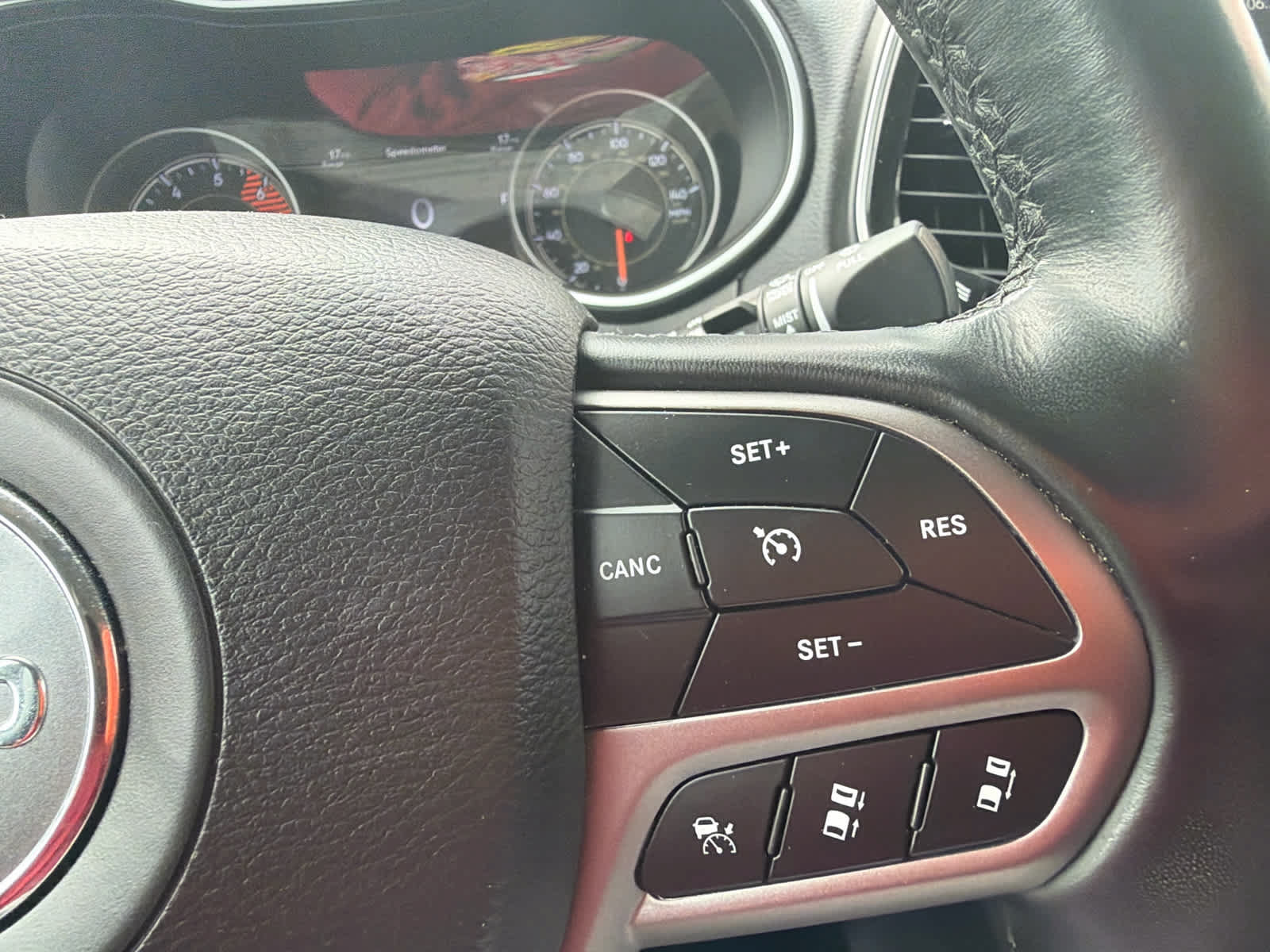 Used 2020 Jeep Cherokee Limited w/ Technology Group AWD/4WD image 24