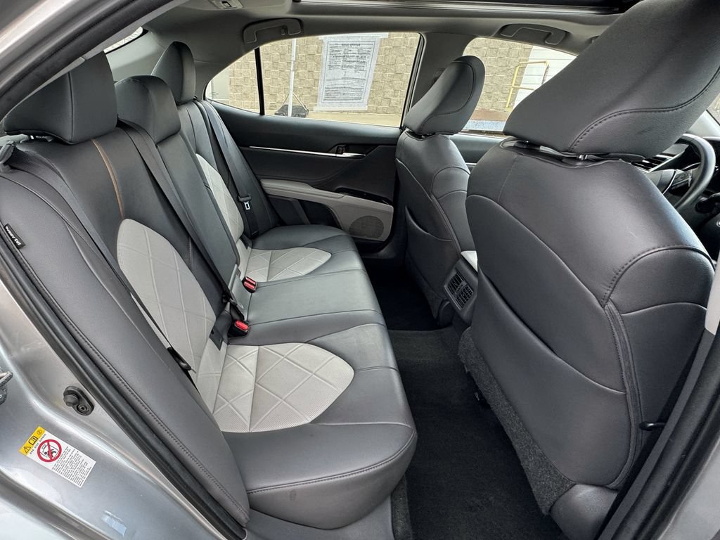 Used 2018 Toyota Camry XLE FWD image 37