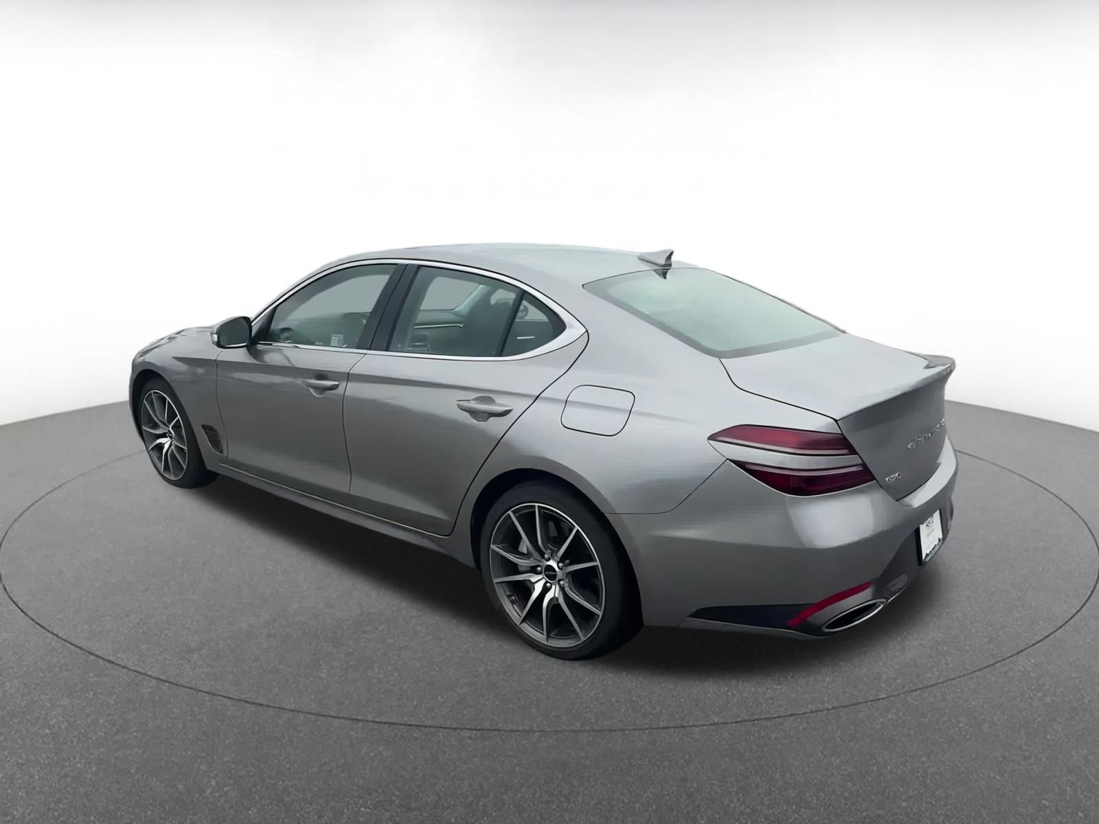 Used 2025 Genesis G70 2.5T image 10