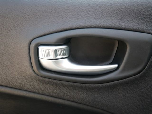 Used 2018 Jeep Compass Trailhawk w/ Leather Interior Group AWD/4WD image 14