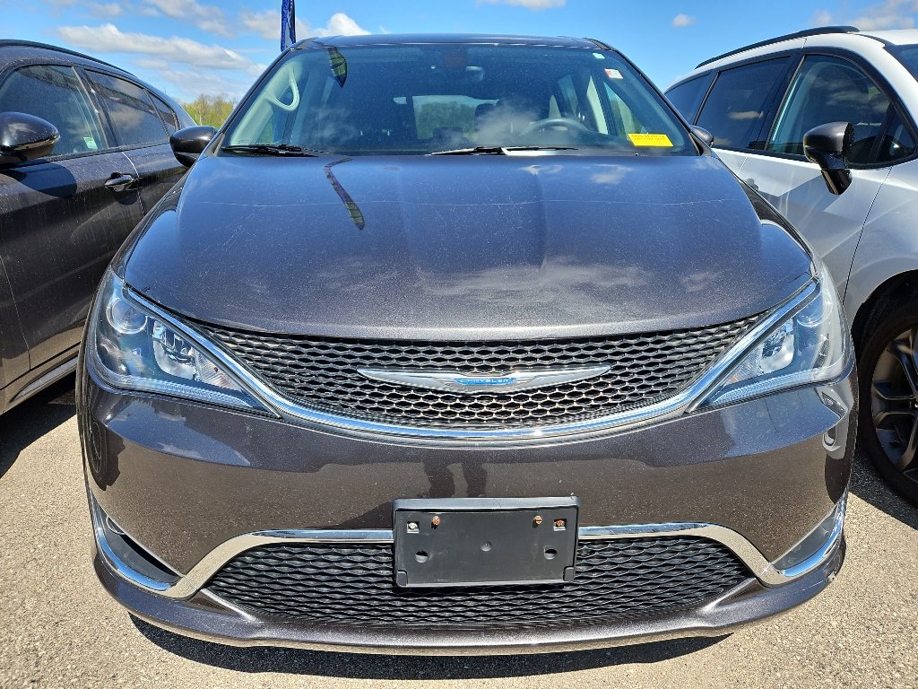 Used 2018 Chrysler Pacifica Touring Plus w/ Tire & Wheel Group FWD image 2