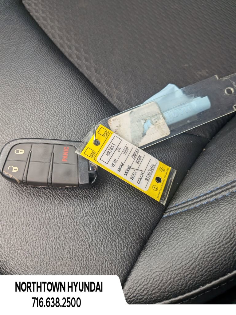 Used 2024 Jeep Compass Latitude image 19