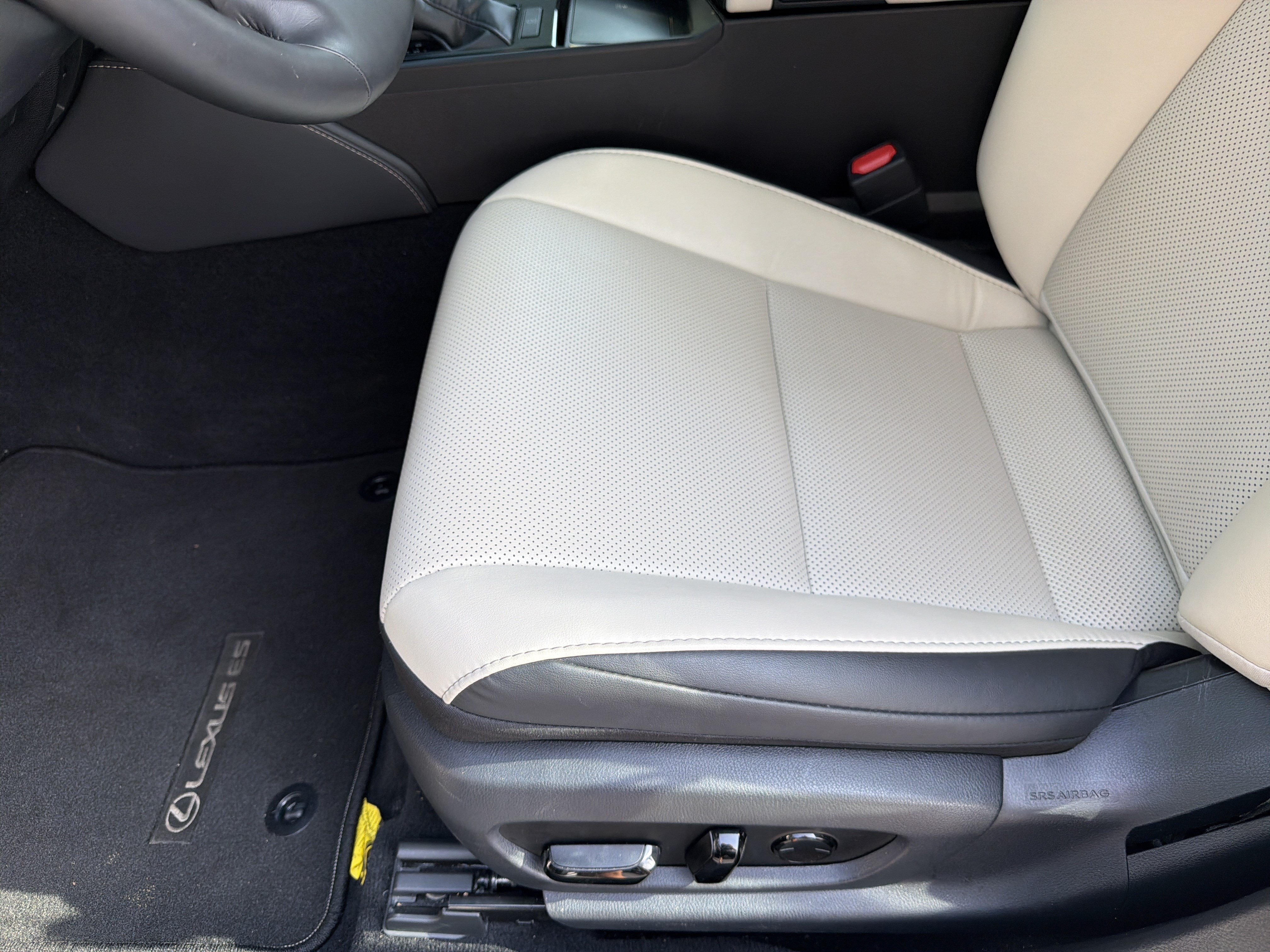 Used 2025 Lexus ES 350 w/ Premium Package FWD image 16
