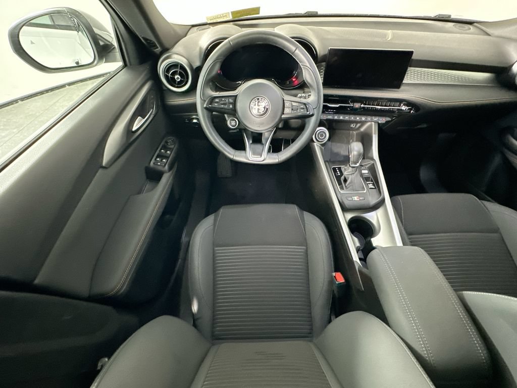 Used 2025 Alfa Romeo Tonale AWD/4WD image 9
