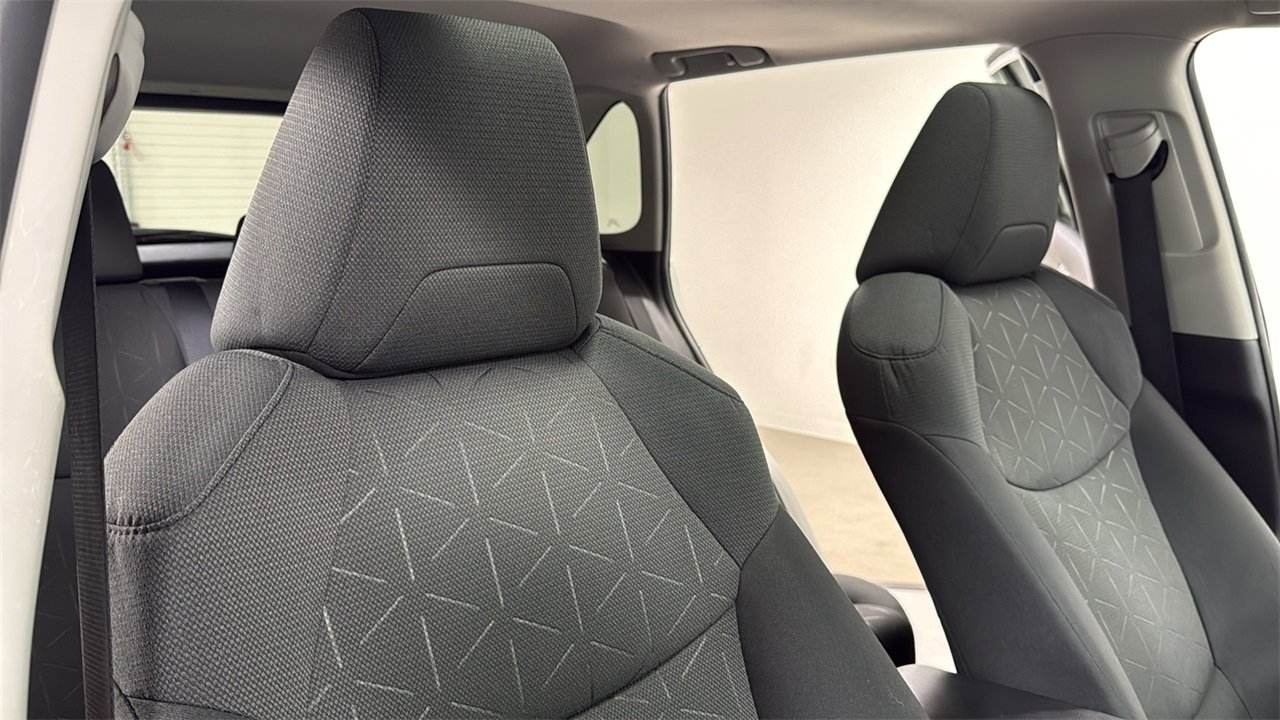 Used 2022 Toyota RAV4 XLE image 19