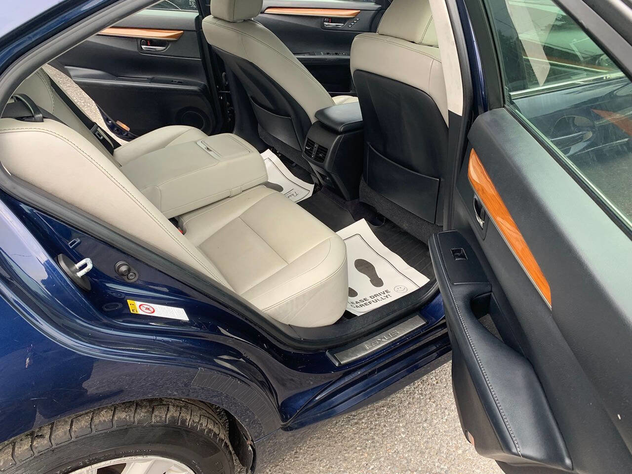 Used 2013 Lexus ES 300h Base 4dr Sedan image 26