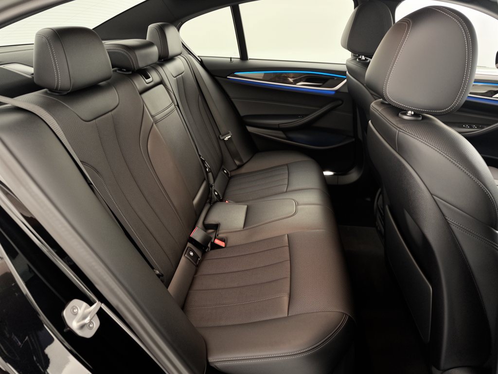 Certified 2023 BMW 530e w/ M Sport Package RWD image 29