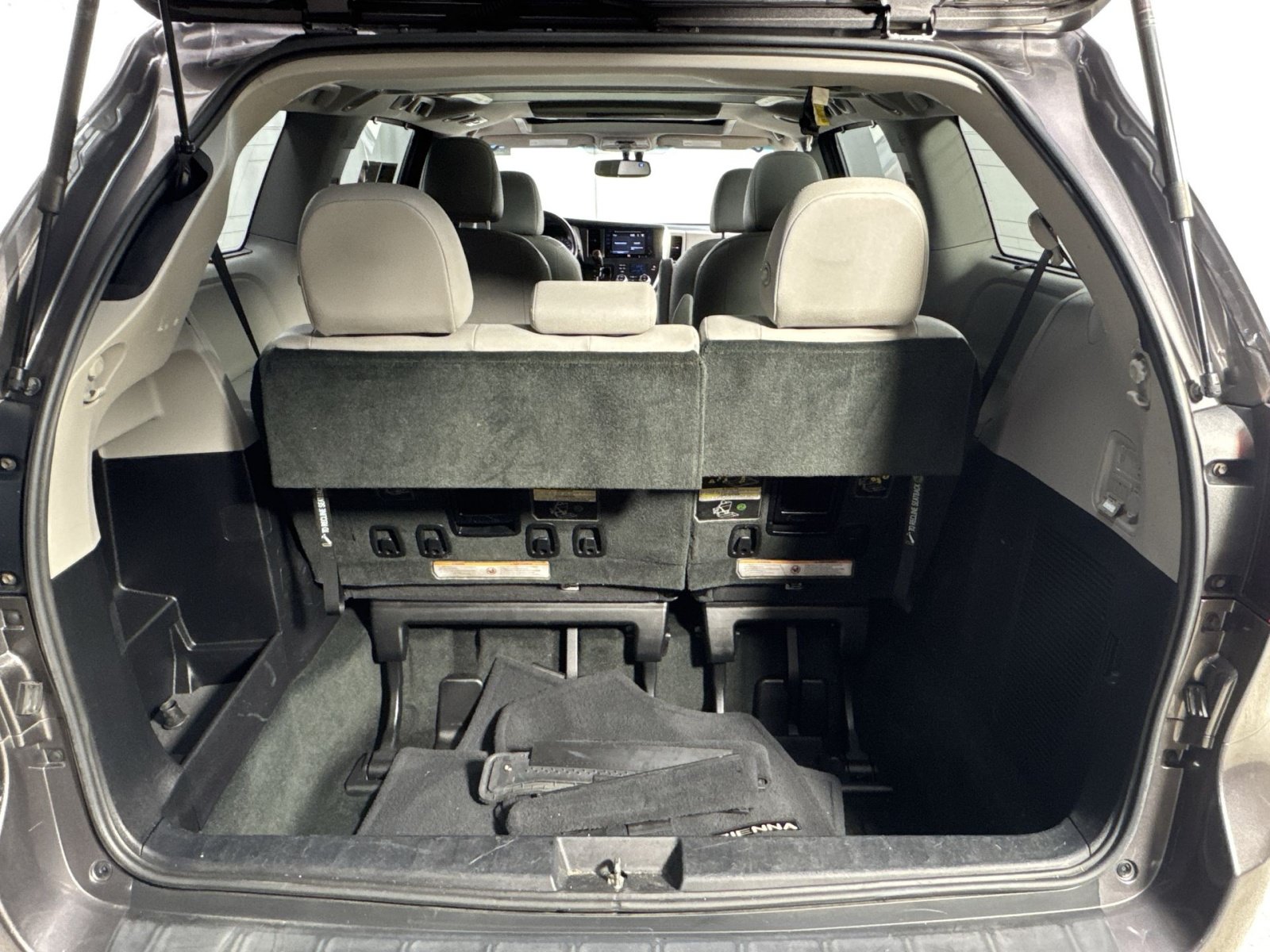Used 2017 Toyota Sienna Limited Premium AWD/4WD image 39