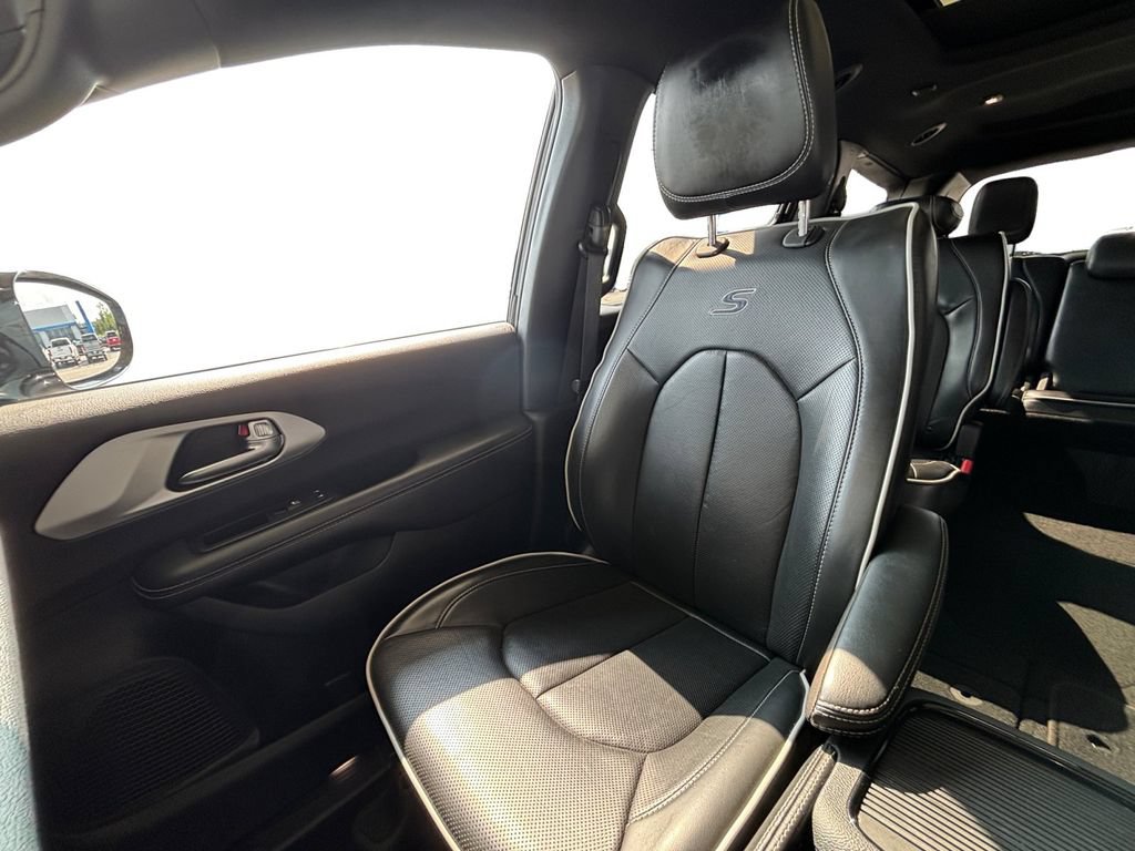 Used 2025 Chrysler Pacifica Limited FWD image 27