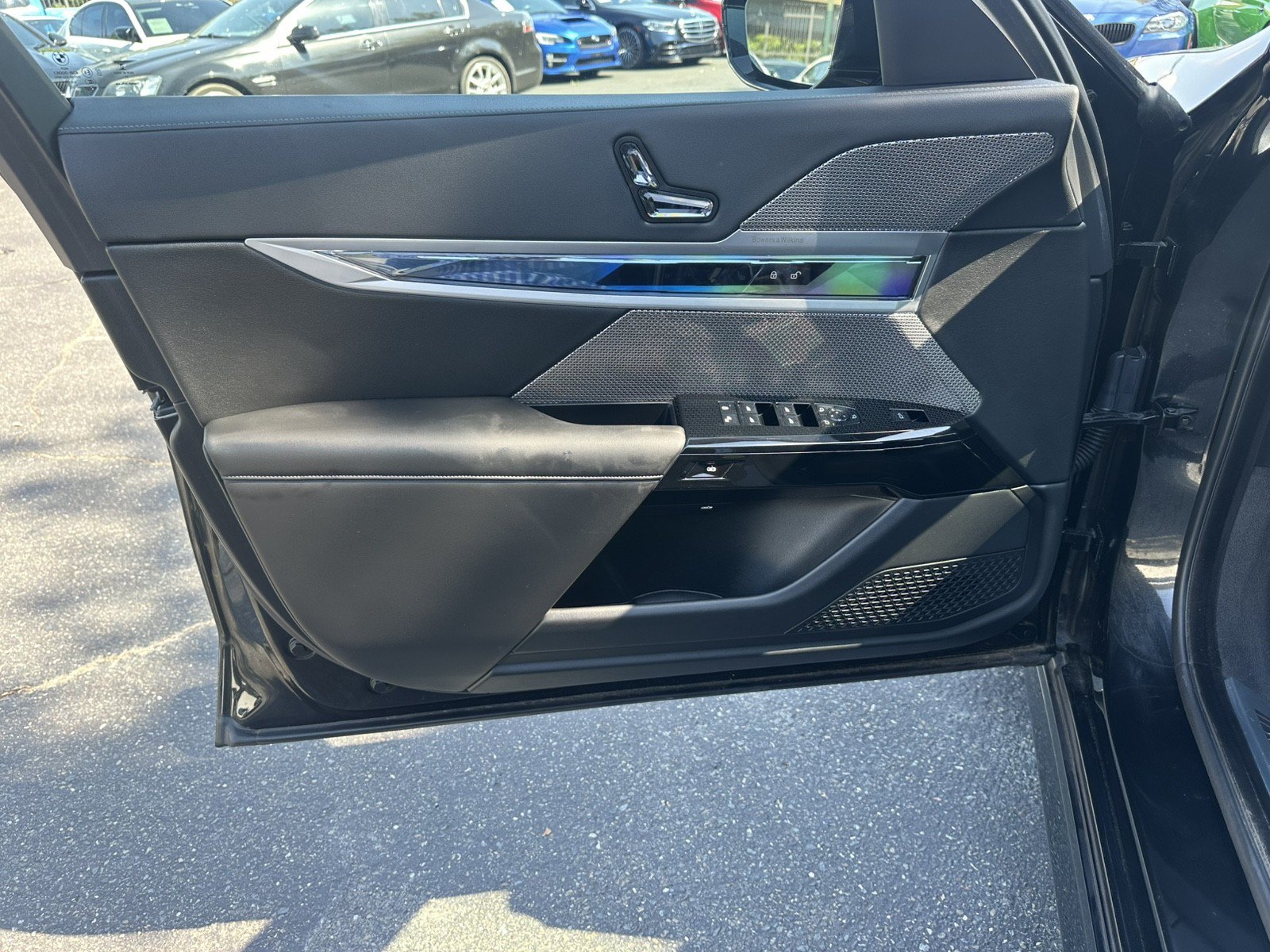 Used 2023 BMW 740i w/ Parking Assistance Package RWD image 29