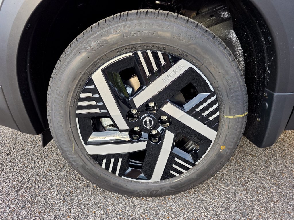 New 2027 Nissan Kicks SV FWD image 4