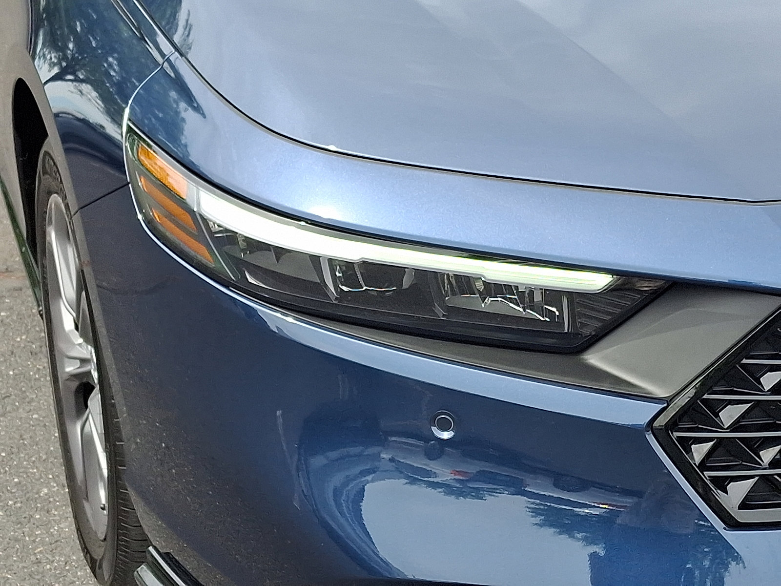 Used 2025 Honda Accord EX-L image 9