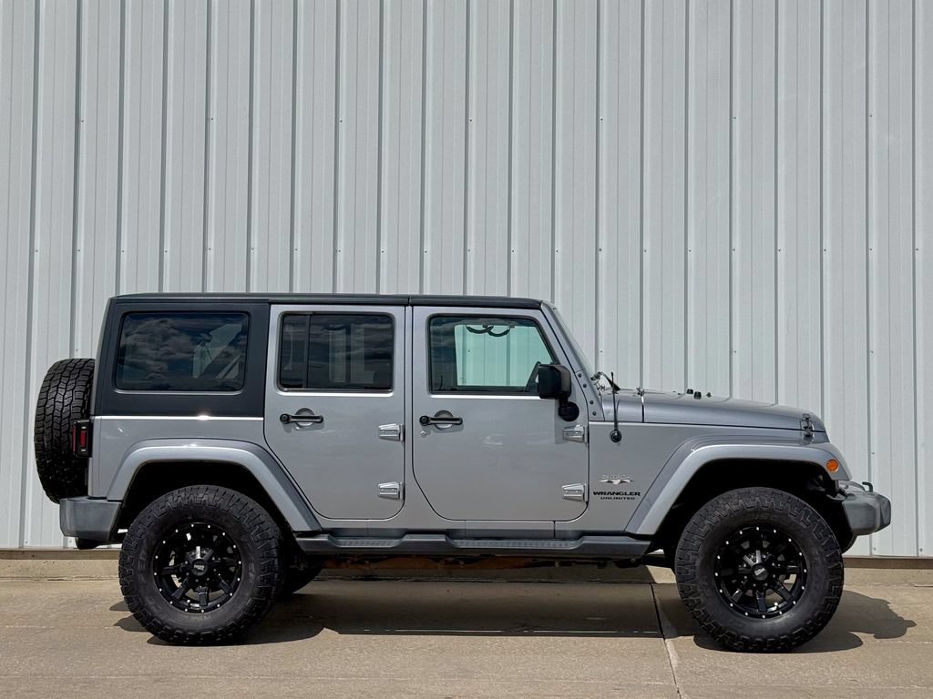 Used 2017 Jeep Wrangler Unlimited Sahara AWD/4WD image 7