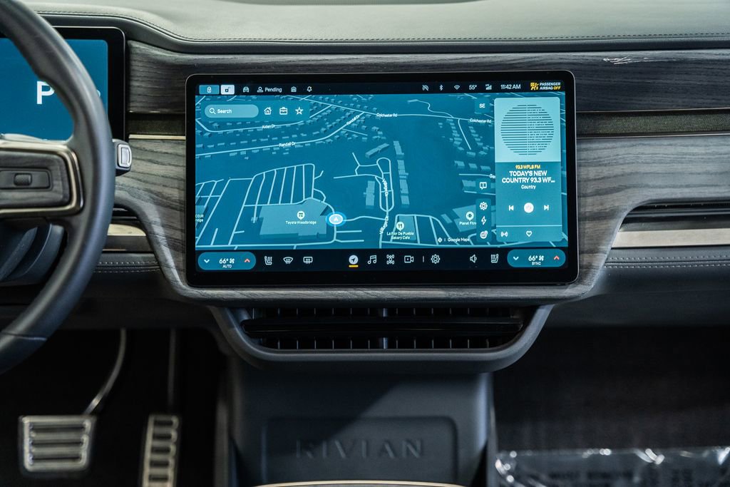 Used 2022 Rivian R1T Adventure image 19