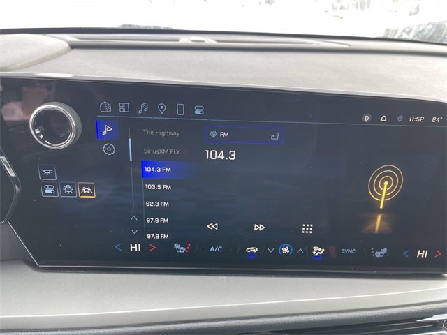 Used 2025 Chevrolet Traverse LT image 16