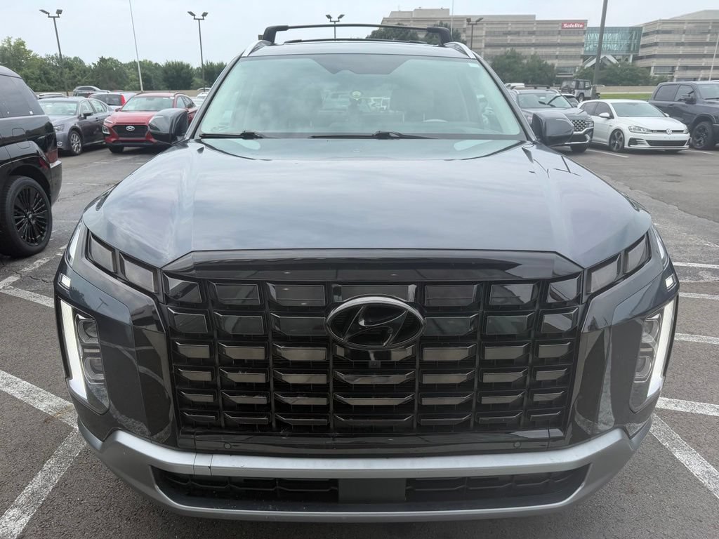 Used 2024 Hyundai Palisade Limited AWD/4WD image 2