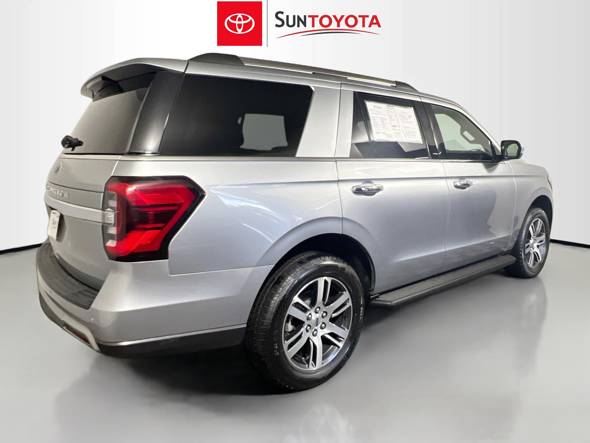 Used 2024 Ford Expedition Limited image 4