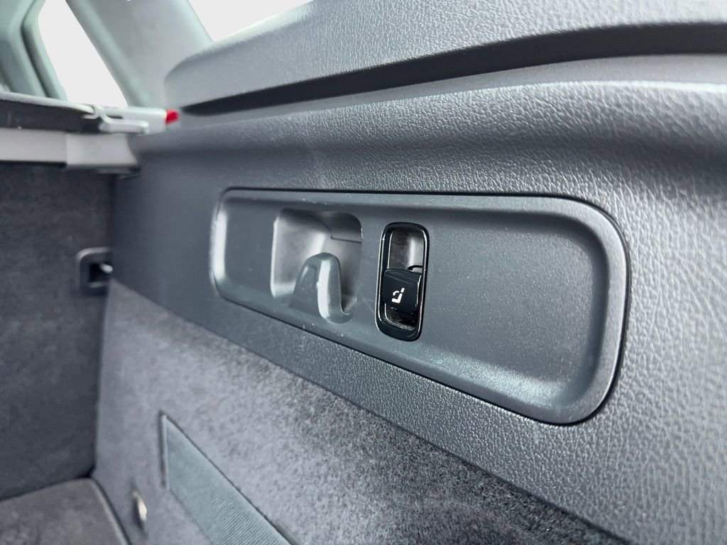 Used 2025 Mercedes-Benz GLC 43 AMG 4MATIC image 21