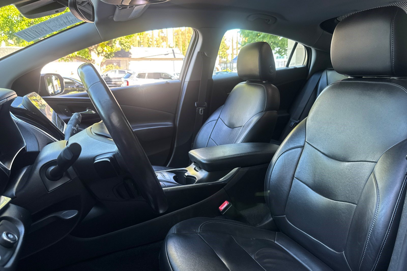 Used 2018 Chevrolet Volt Premier w/ Driver Confidence Package FWD image 29