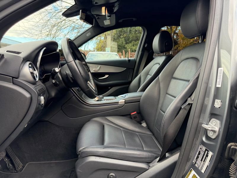 Used 2021 Mercedes-Benz GLC 300 4MATIC image 11
