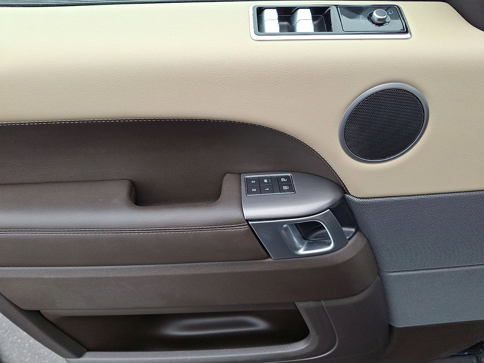 Used 2021 Land Rover Range Rover Sport SE image 19