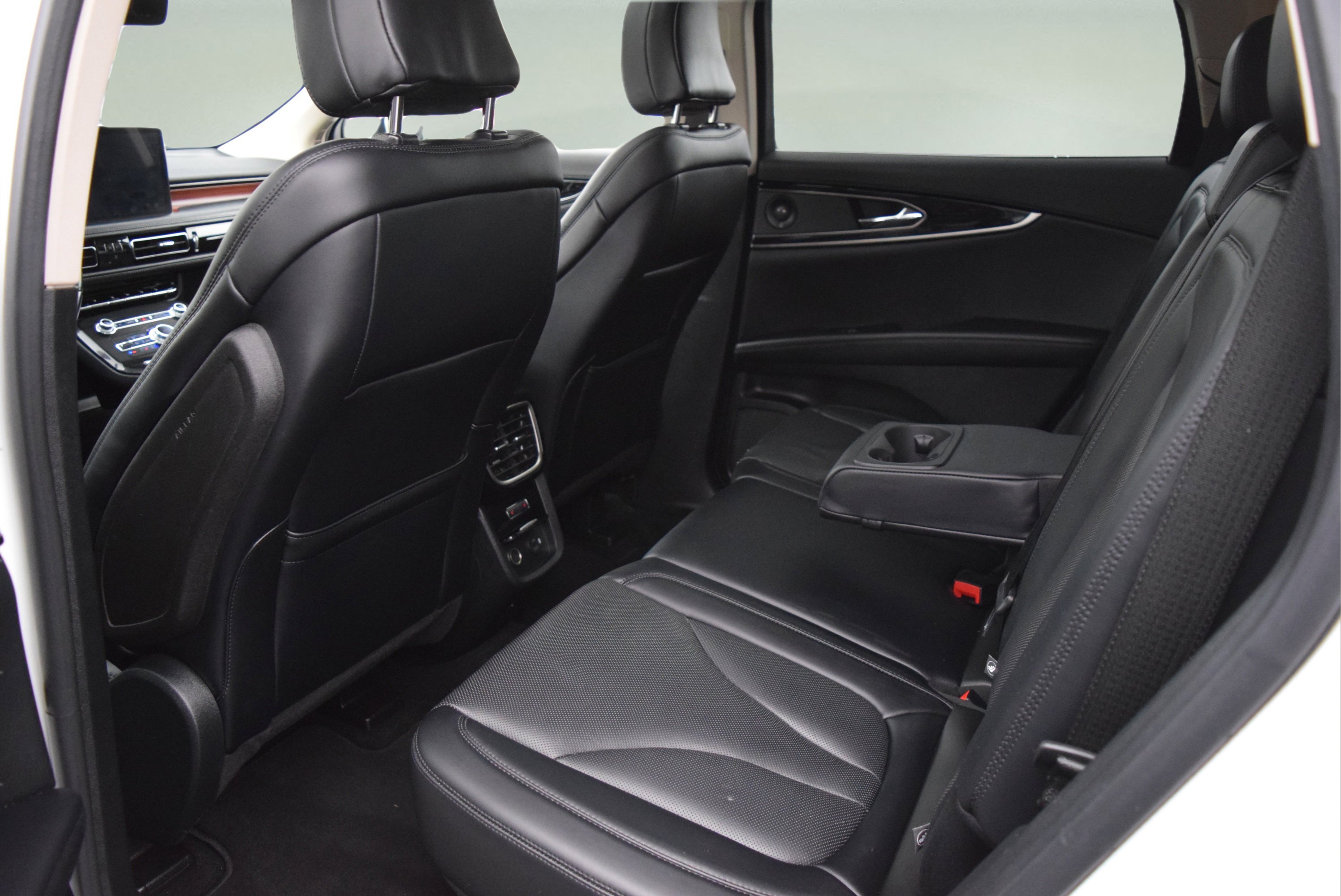 Used 2022 Lincoln Nautilus Reserve w/ Equipment Group 201A image 6