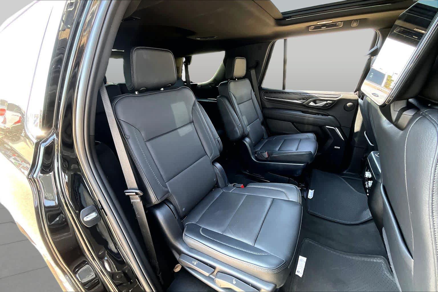 Used 2024 GMC Yukon Denali w/ Advanced Technology Package AWD/4WD image 20