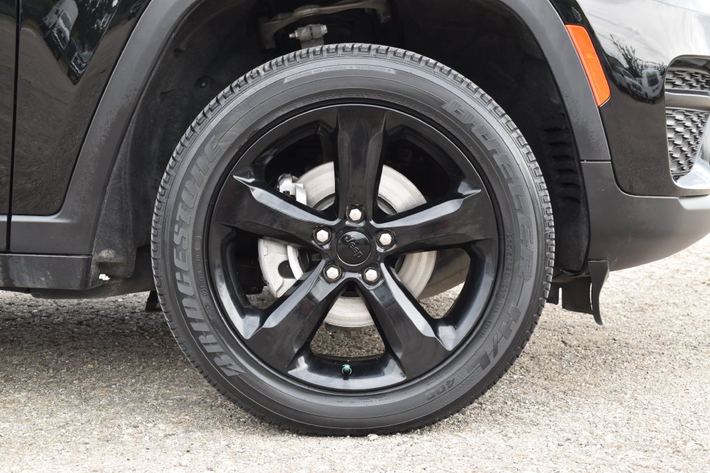 Used 2023 Jeep Grand Cherokee Altitude AWD/4WD image 6