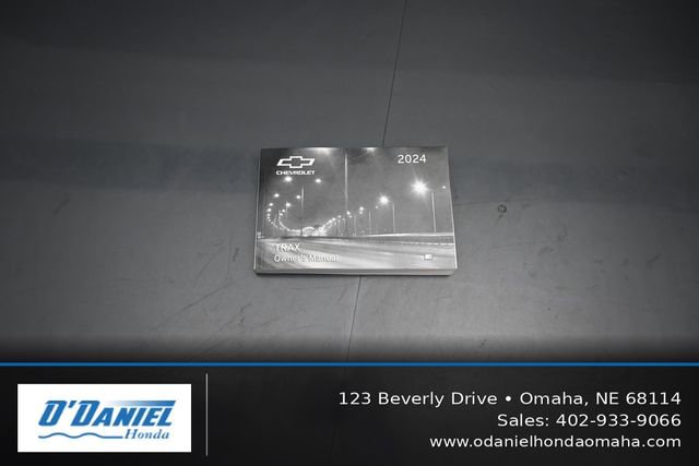 Used 2024 Chevrolet Trax RS w/ Sunroof Package FWD image 42