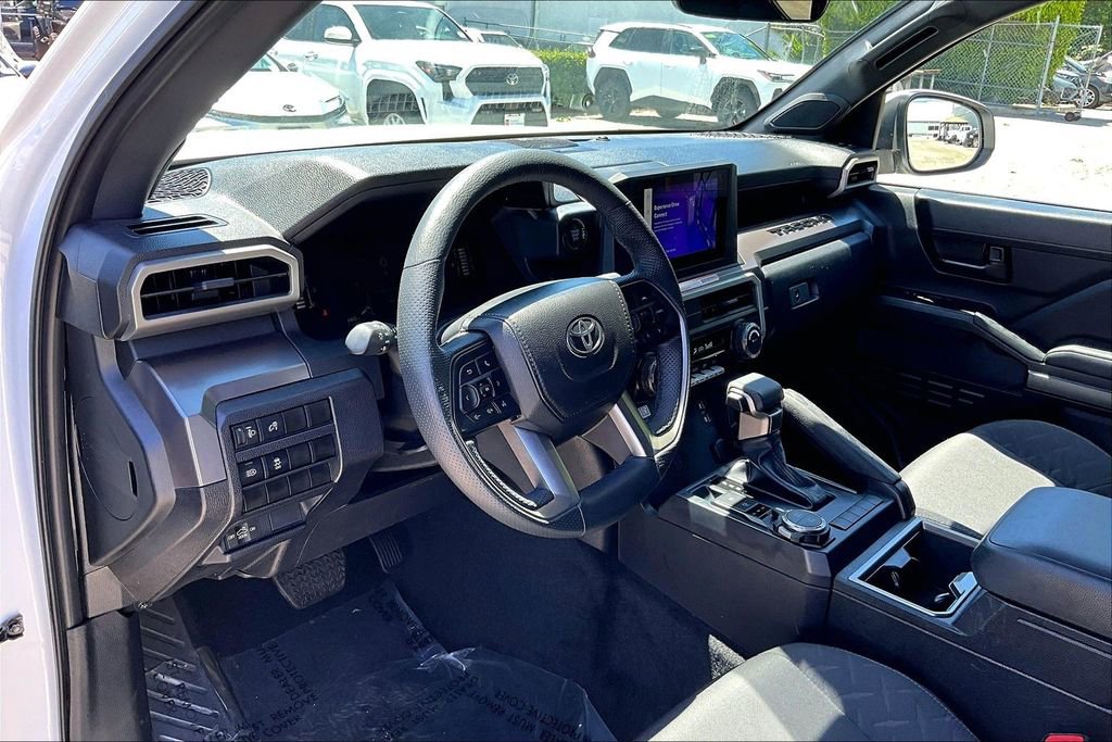 Certified 2025 Toyota Tacoma SR5 w/ SR5 Upgrade Package AWD/4WD image 18