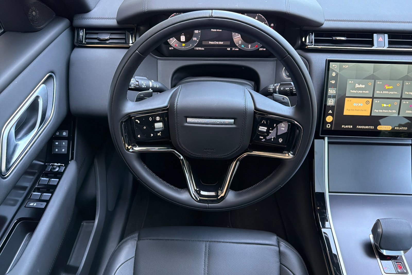Certified 2026 Land Rover Range Rover Velar Dynamic SE AWD/4WD image 33