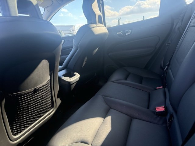 Used 2018 Volvo XC60 T6 Momentum w/ Convenience Package image 18