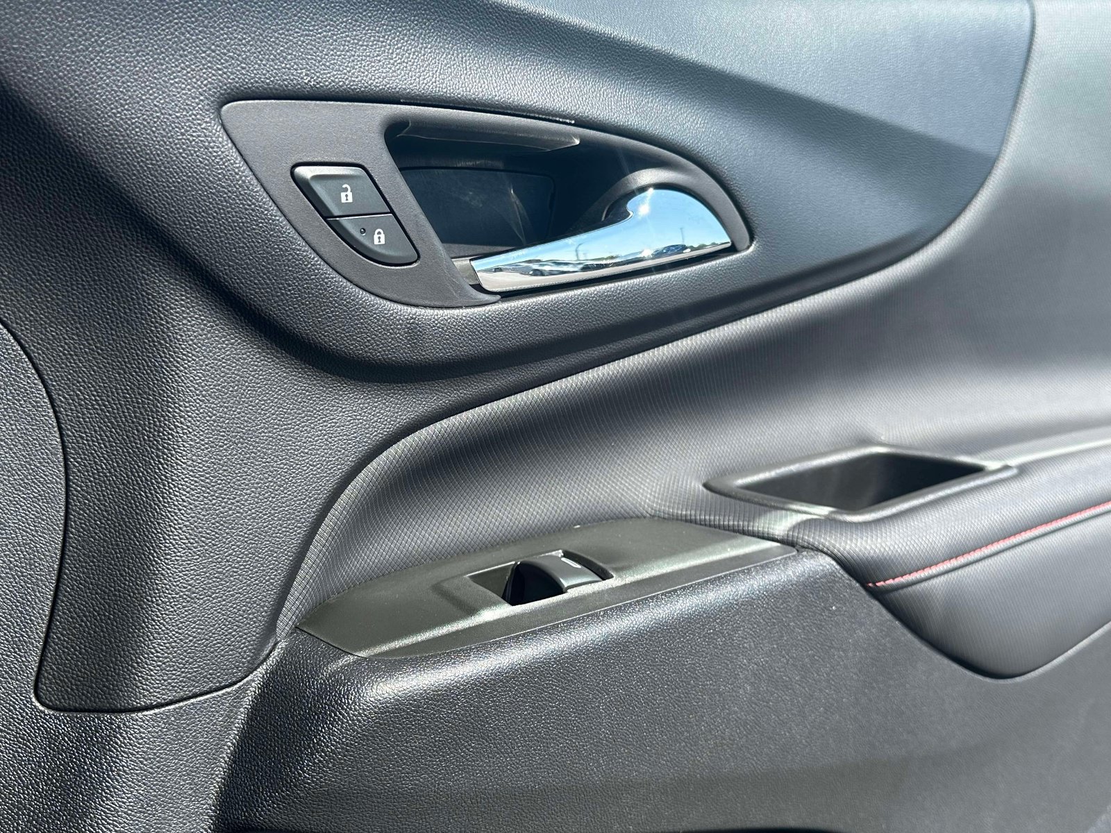 Used 2023 Chevrolet Equinox RS w/ RS Leather Package FWD image 27
