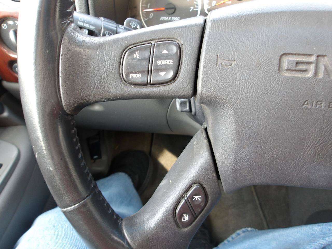 Used 2004 GMC Envoy SLT w/ Preferred Equipment Group AWD/4WD image 16