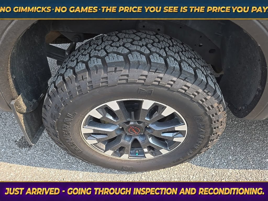 Used 2023 Nissan Titan PRO-4X w/ Pro-4x Convenience Package AWD/4WD image 10