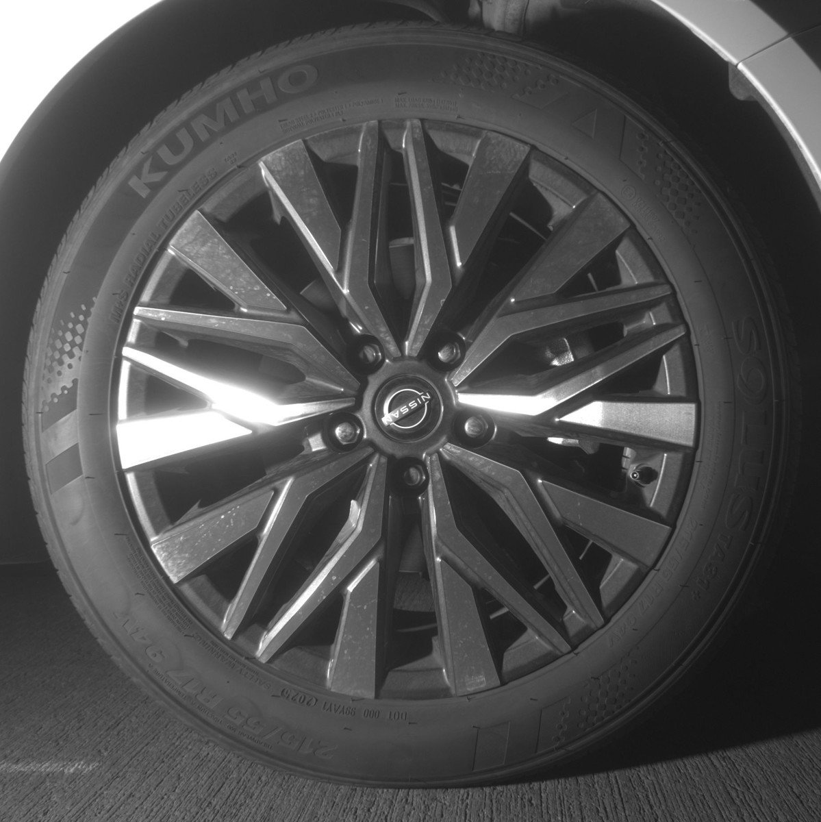 Used 2025 Nissan Altima 2.5 SV FWD image 13