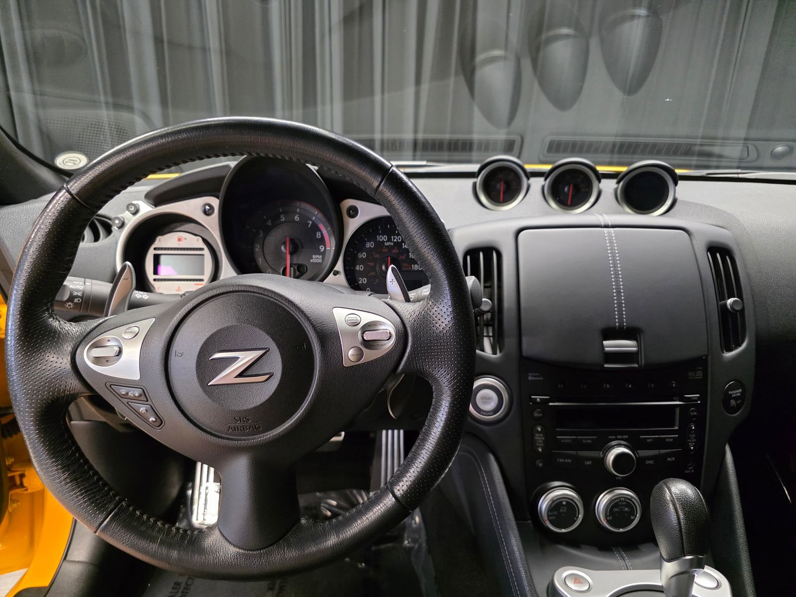 Used 2009 Nissan 370Z Touring w/ Sport Pkg RWD image 31