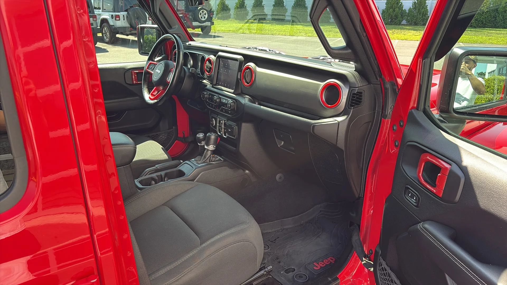 Used 2021 Jeep Wrangler Unlimited Sahara w/ Uconnect 4C Nav & Sound Group AWD/4WD image 31