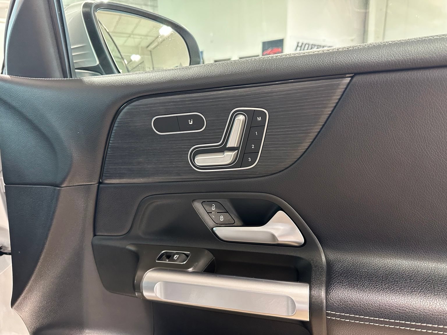 Used 2021 Mercedes-Benz GLB 250 image 41