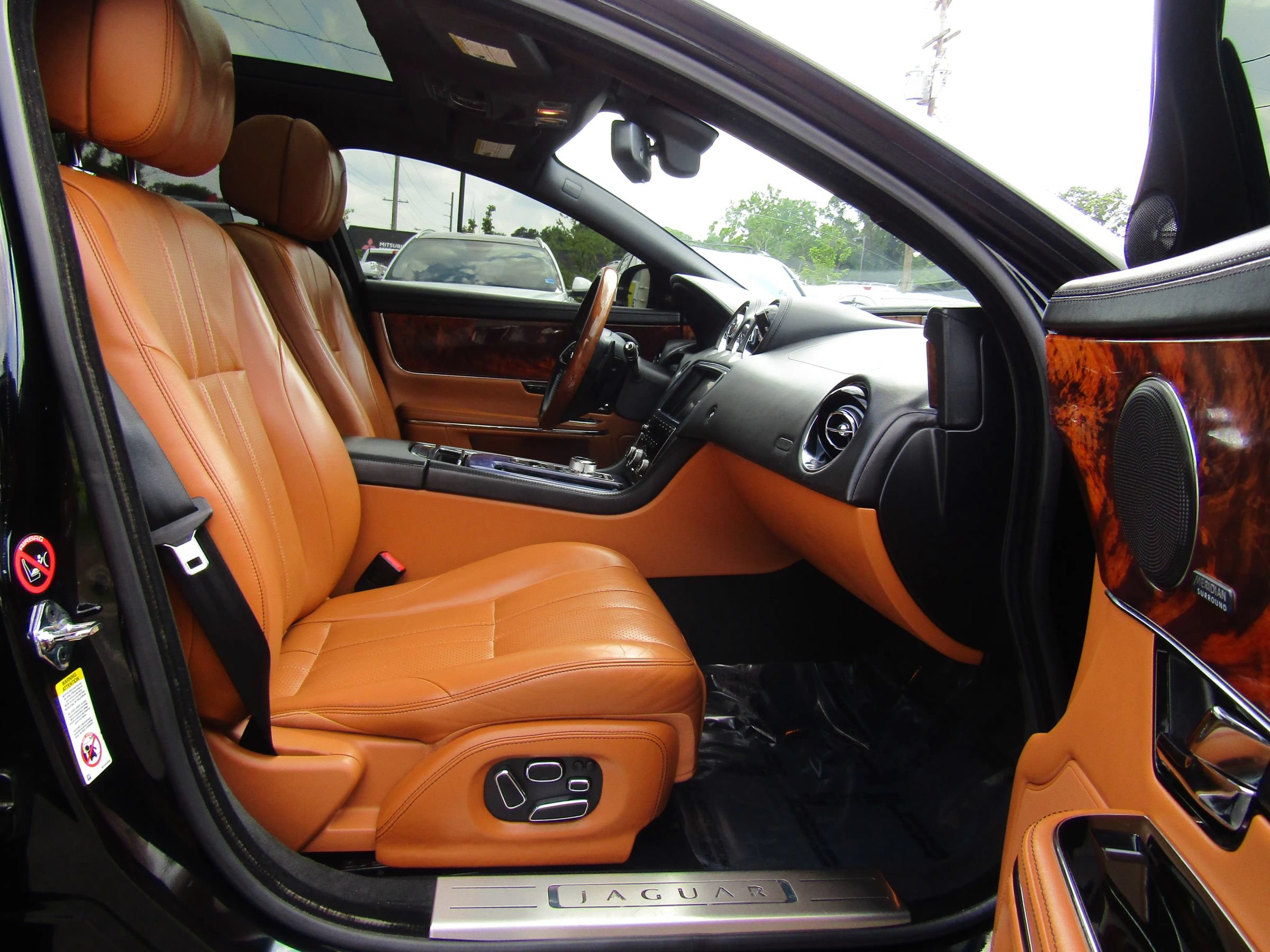 Used 2013 Jaguar XJ L Supersport RWD image 23